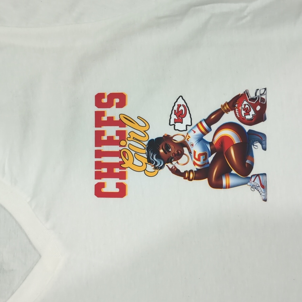 NWOT: Gildan White Chiefs Girl Tee. M.